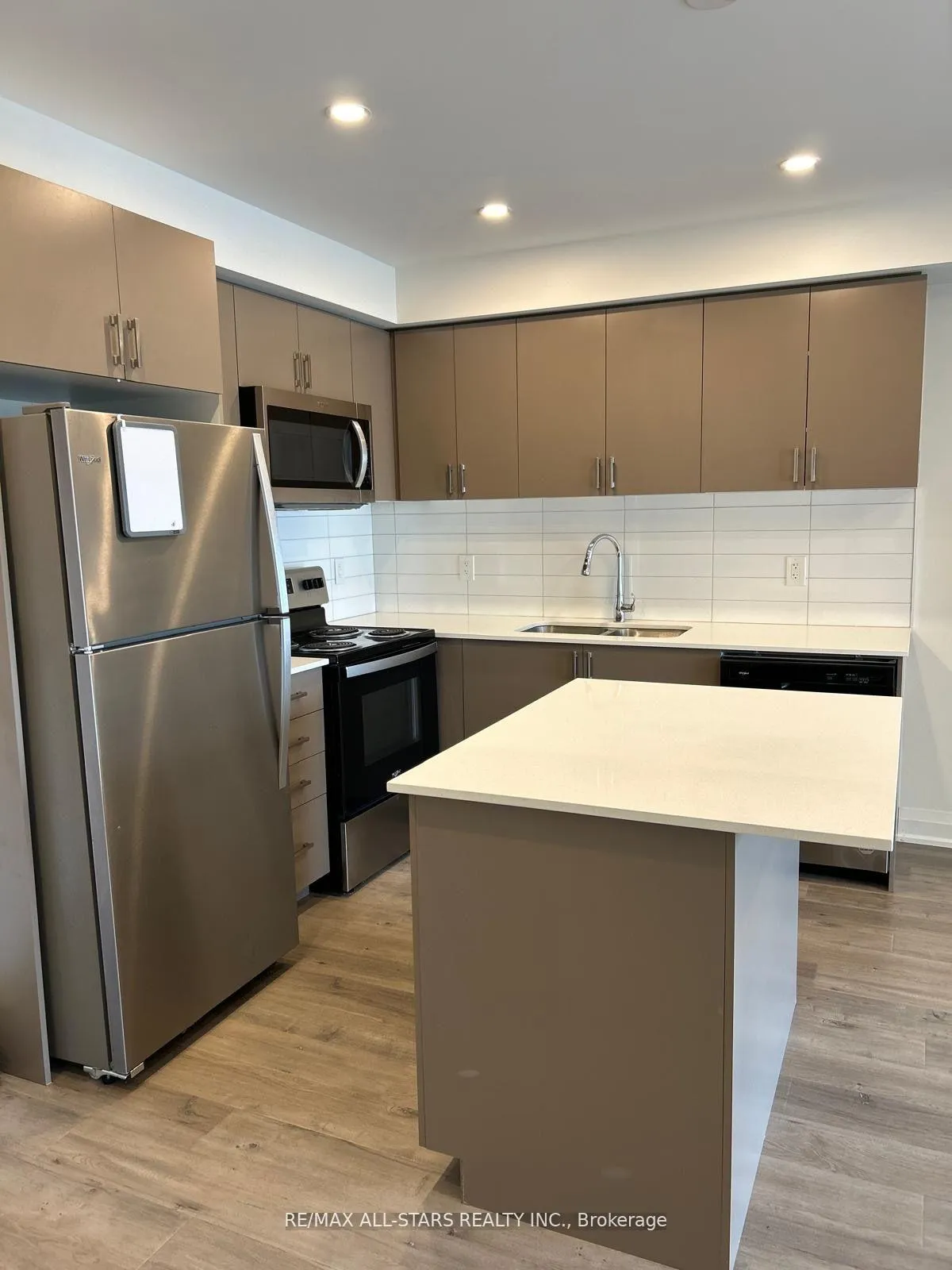 Photo 8 of Unit 601, 58 Lakeside Terrace, Barrie, Little Lake — HOMEH
