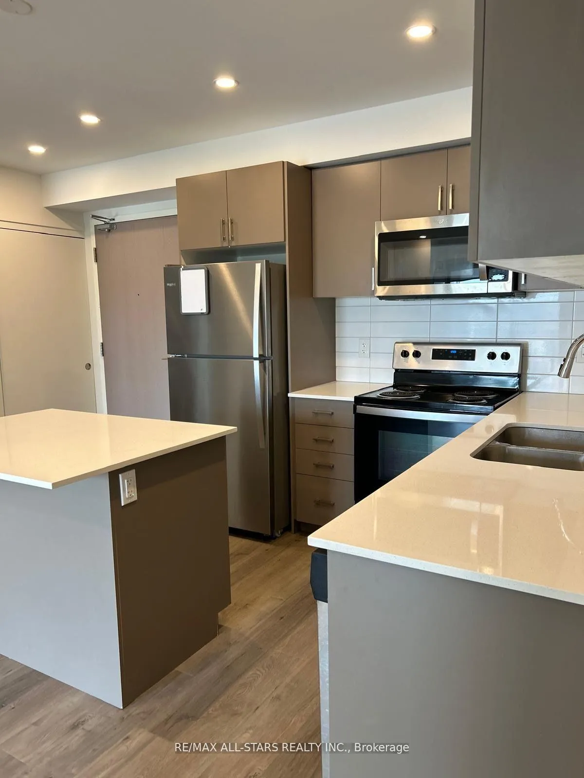 Photo 9 of Unit 601, 58 Lakeside Terrace, Barrie, Little Lake — HOMEH