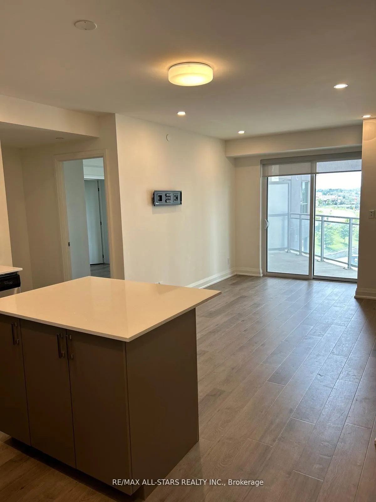 Photo 10 of Unit 601, 58 Lakeside Terrace, Barrie, Little Lake — HOMEH