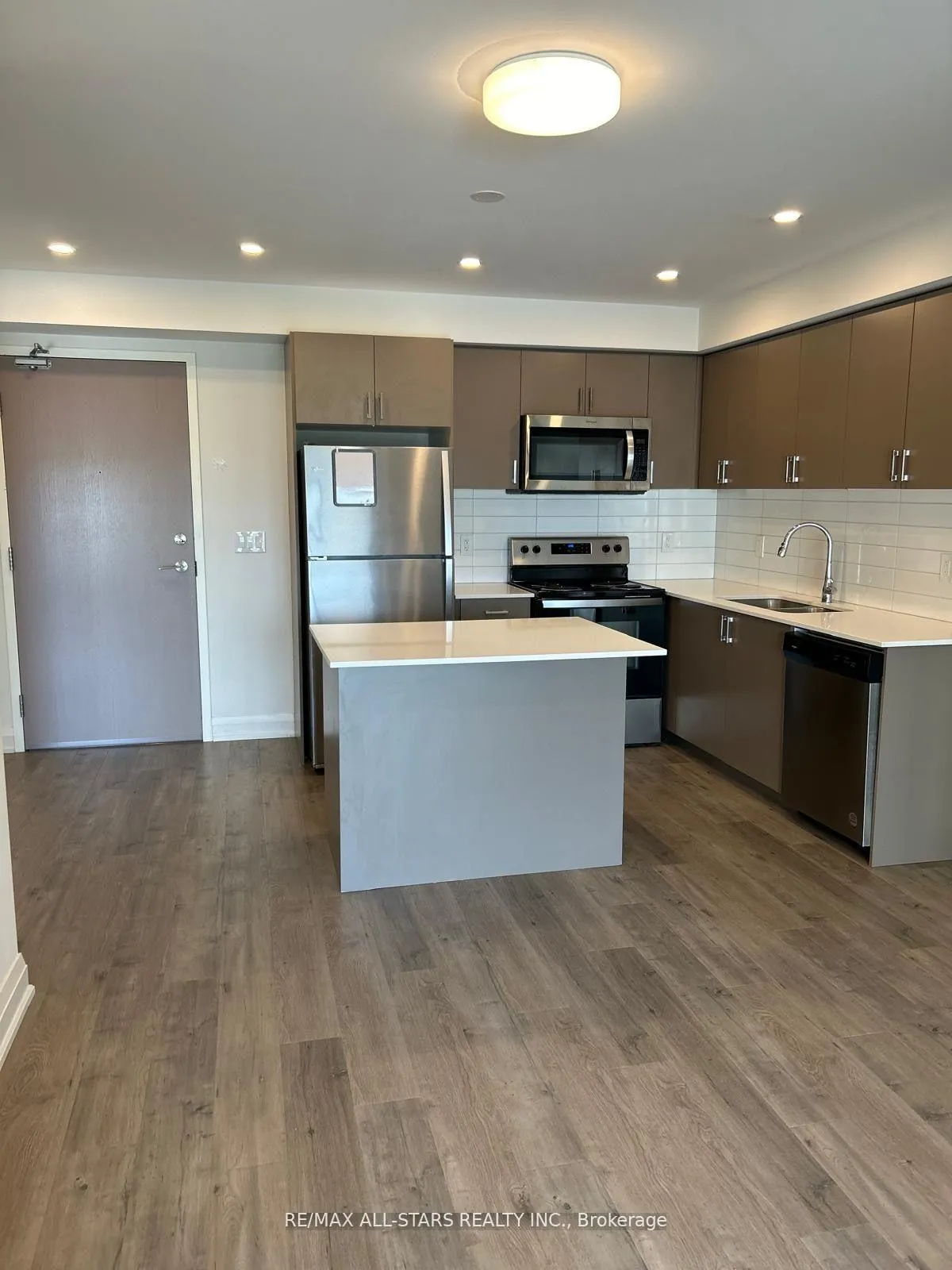 Photo 11 of Unit 601, 58 Lakeside Terrace, Barrie, Little Lake — HOMEH
