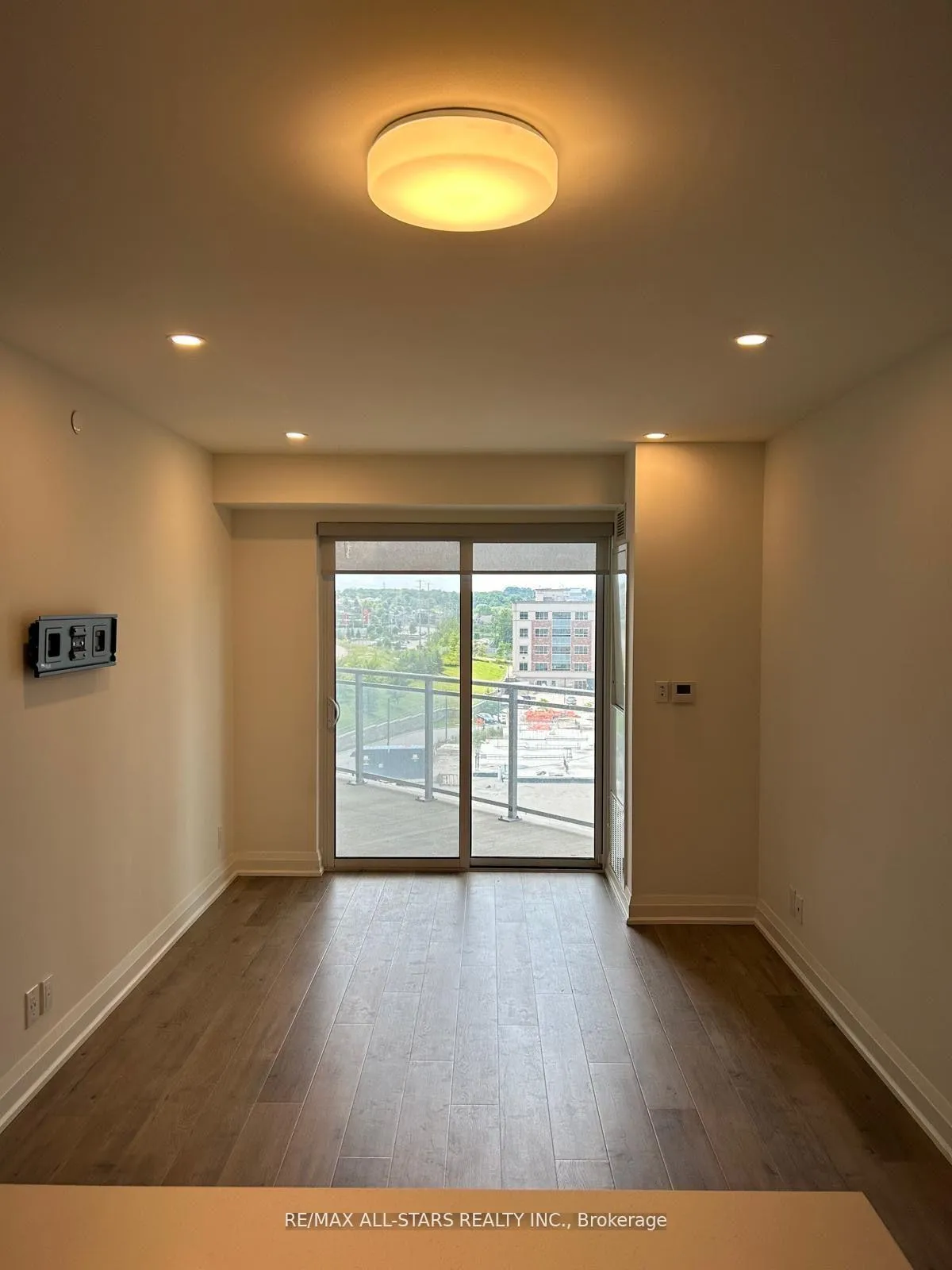 Photo 12 of Unit 601, 58 Lakeside Terrace, Barrie, Little Lake — HOMEH