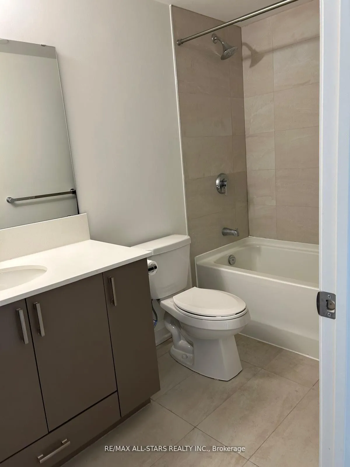 Photo 17 of Unit 601, 58 Lakeside Terrace, Barrie, Little Lake — HOMEH