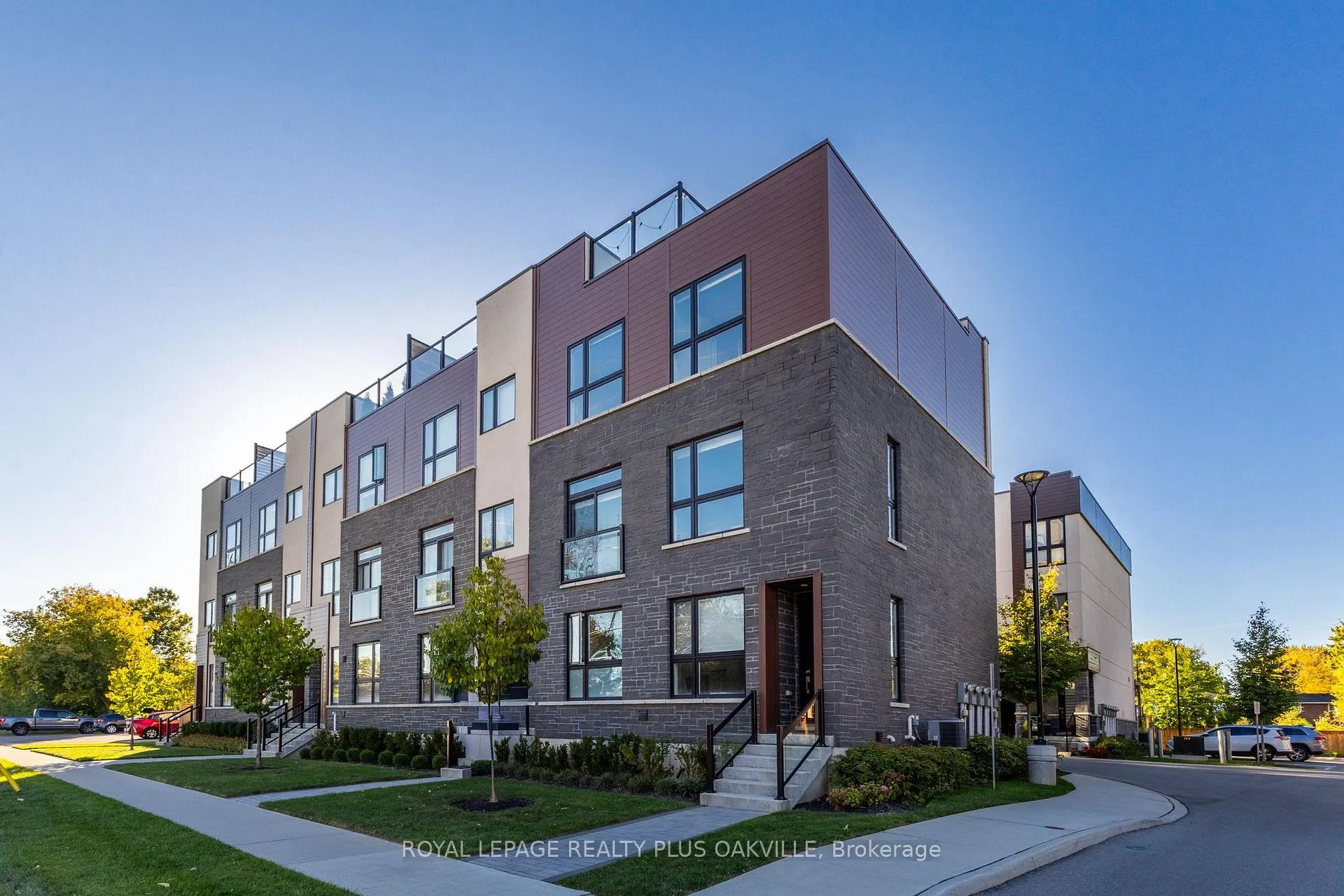 Photo 3 of 3228 Ellyn Common, Burlington, Roseland — HOMEH