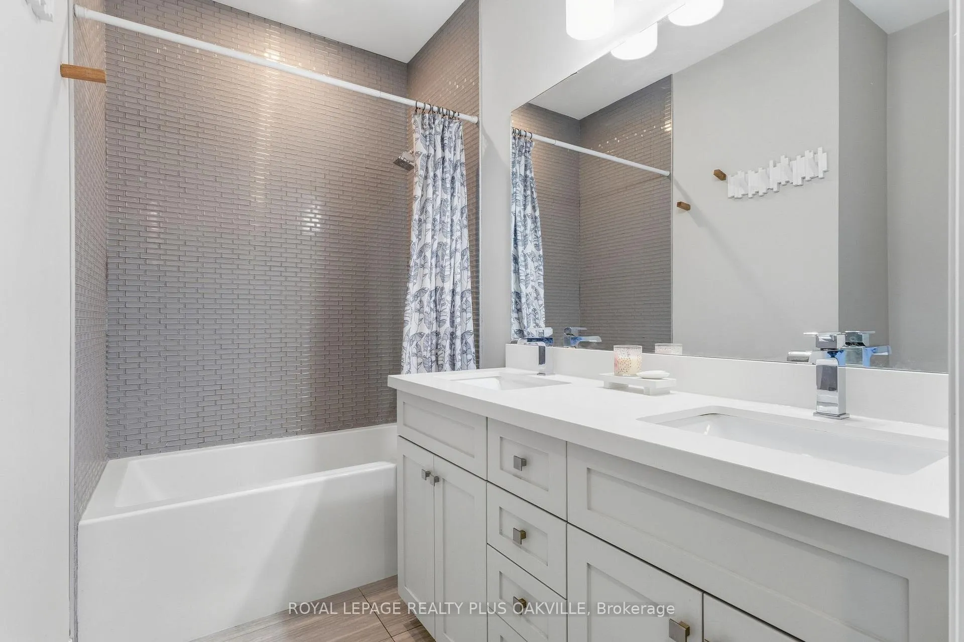 Photo 32 of 3228 Ellyn Common, Burlington, Roseland — HOMEH