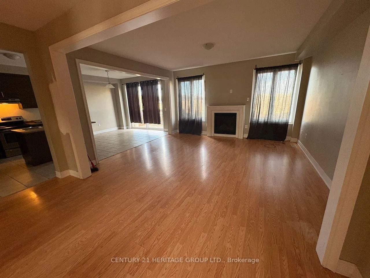 Photo 3 of 135 Robert Wilson Crescent, Georgina, Keswick South — HOMEH