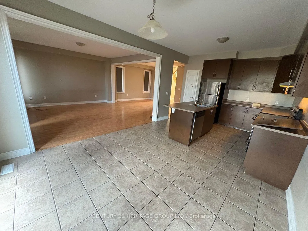 Photo 6 of 135 Robert Wilson Crescent, Georgina, Keswick South — HOMEH