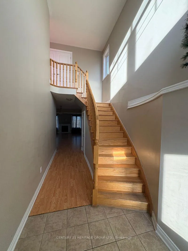 Photo 9 of 135 Robert Wilson Crescent, Georgina, Keswick South — HOMEH