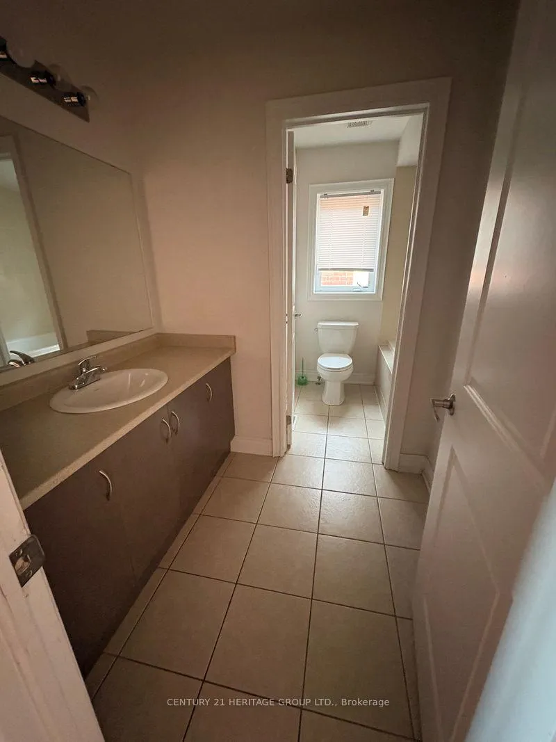Photo 16 of 135 Robert Wilson Crescent, Georgina, Keswick South — HOMEH