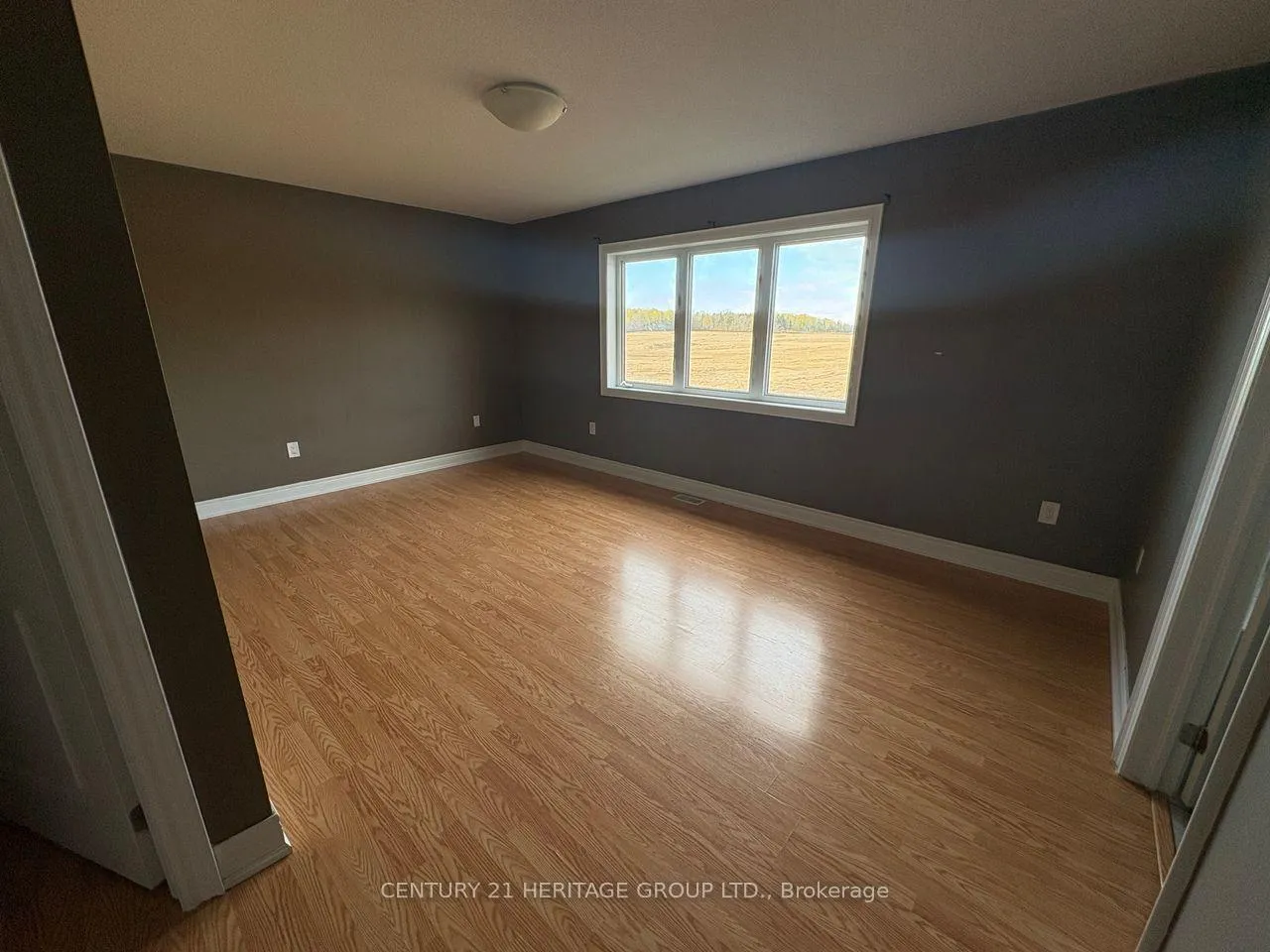 Photo 19 of 135 Robert Wilson Crescent, Georgina, Keswick South — HOMEH
