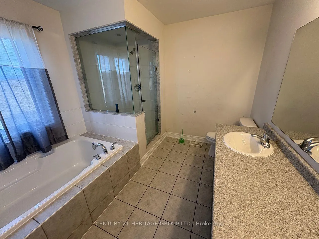 Photo 22 of 135 Robert Wilson Crescent, Georgina, Keswick South — HOMEH
