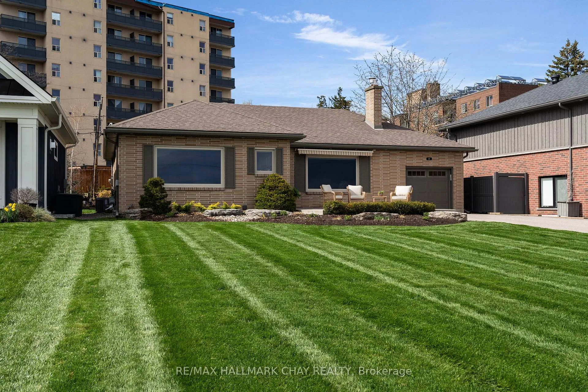 Photo 1 of 68 Kempenfelt Drive, Barrie, North Shore — HOMEH