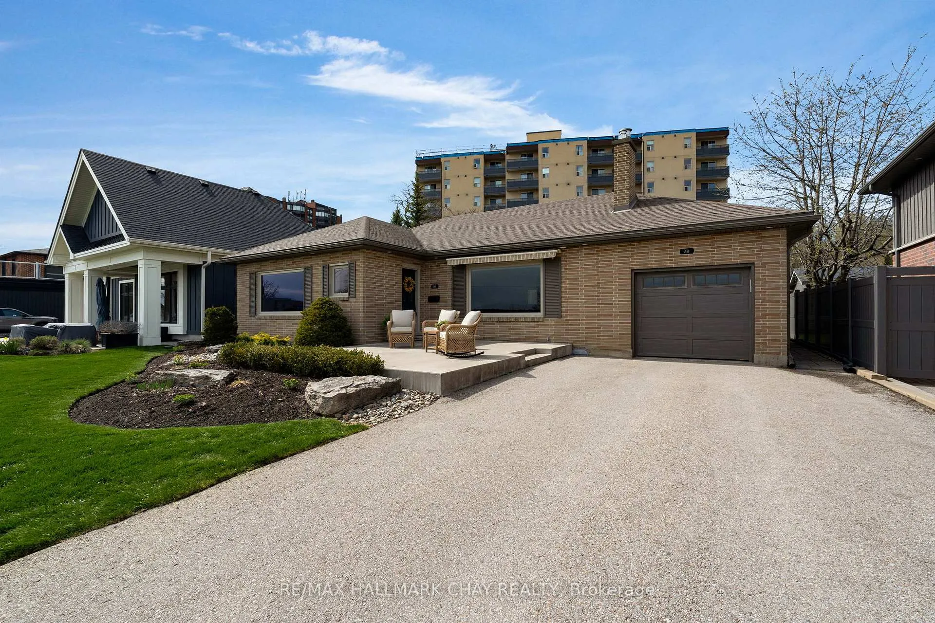 Photo 3 of 68 Kempenfelt Drive, Barrie, North Shore — HOMEH