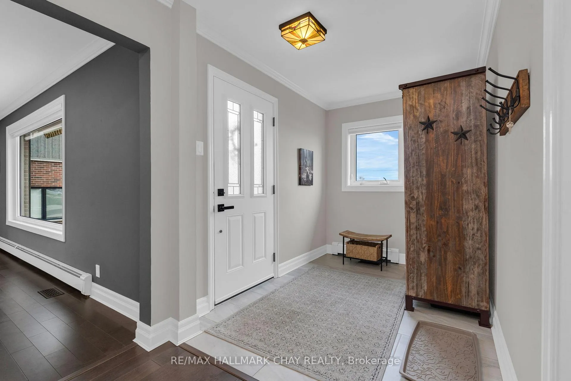 Photo 5 of 68 Kempenfelt Drive, Barrie, North Shore — HOMEH