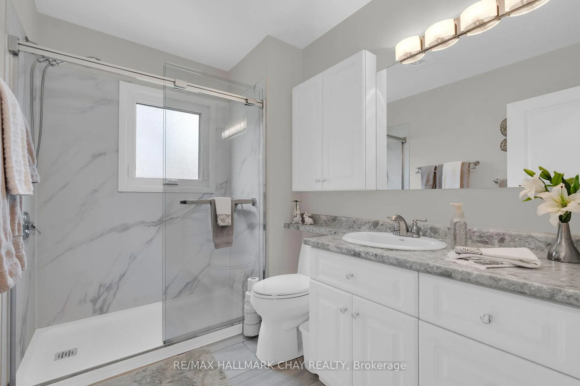 Photo 16 of 68 Kempenfelt Drive, Barrie, North Shore — HOMEH