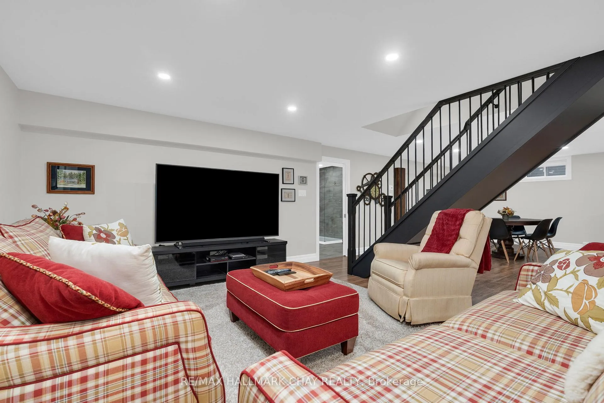 Photo 28 of 68 Kempenfelt Drive, Barrie, North Shore — HOMEH