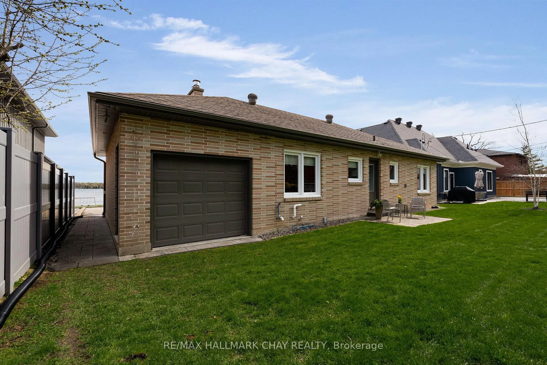 Photo 33 of 68 Kempenfelt Drive, Barrie, North Shore — HOMEH