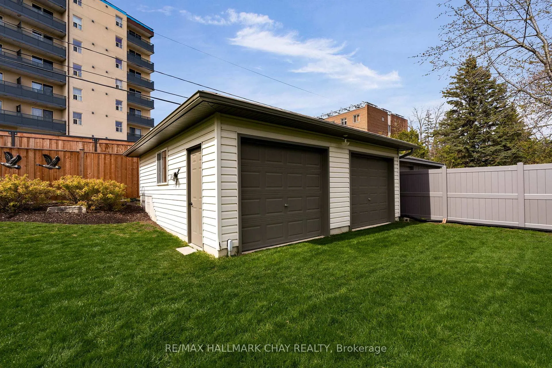 Photo 34 of 68 Kempenfelt Drive, Barrie, North Shore — HOMEH