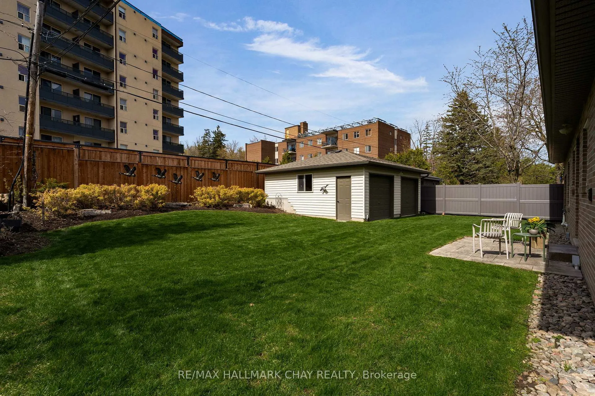 Photo 35 of 68 Kempenfelt Drive, Barrie, North Shore — HOMEH
