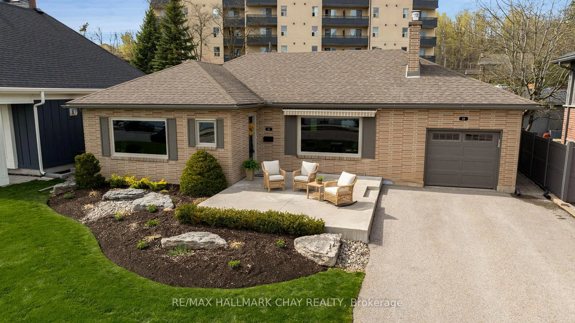 Photo 37 of 68 Kempenfelt Drive, Barrie, North Shore — HOMEH
