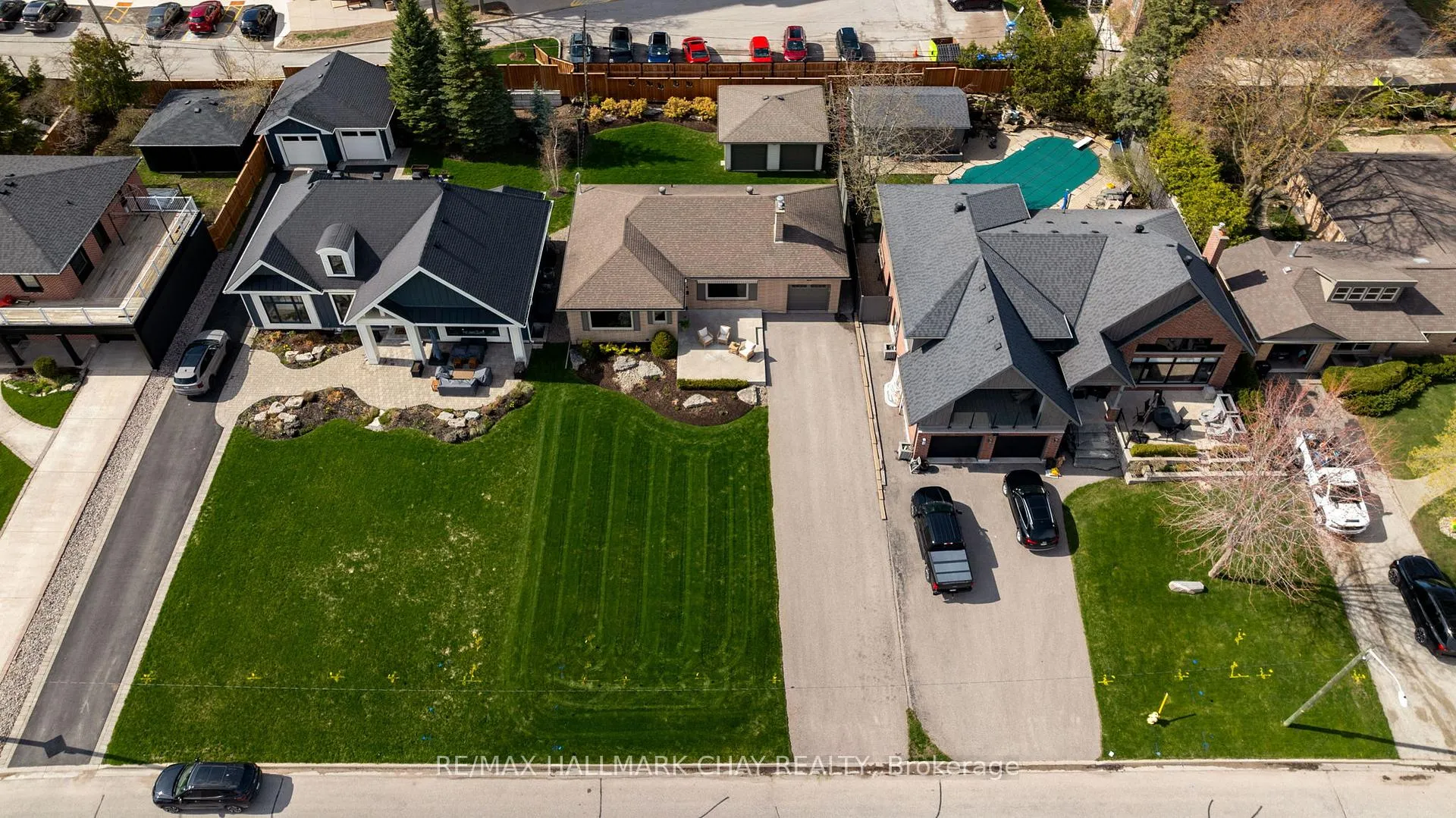 Photo 39 of 68 Kempenfelt Drive, Barrie, North Shore — HOMEH