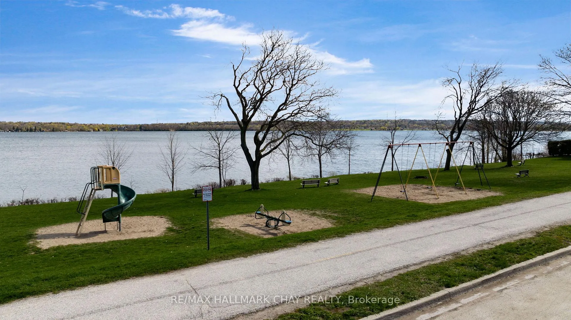 Photo 41 of 68 Kempenfelt Drive, Barrie, North Shore — HOMEH