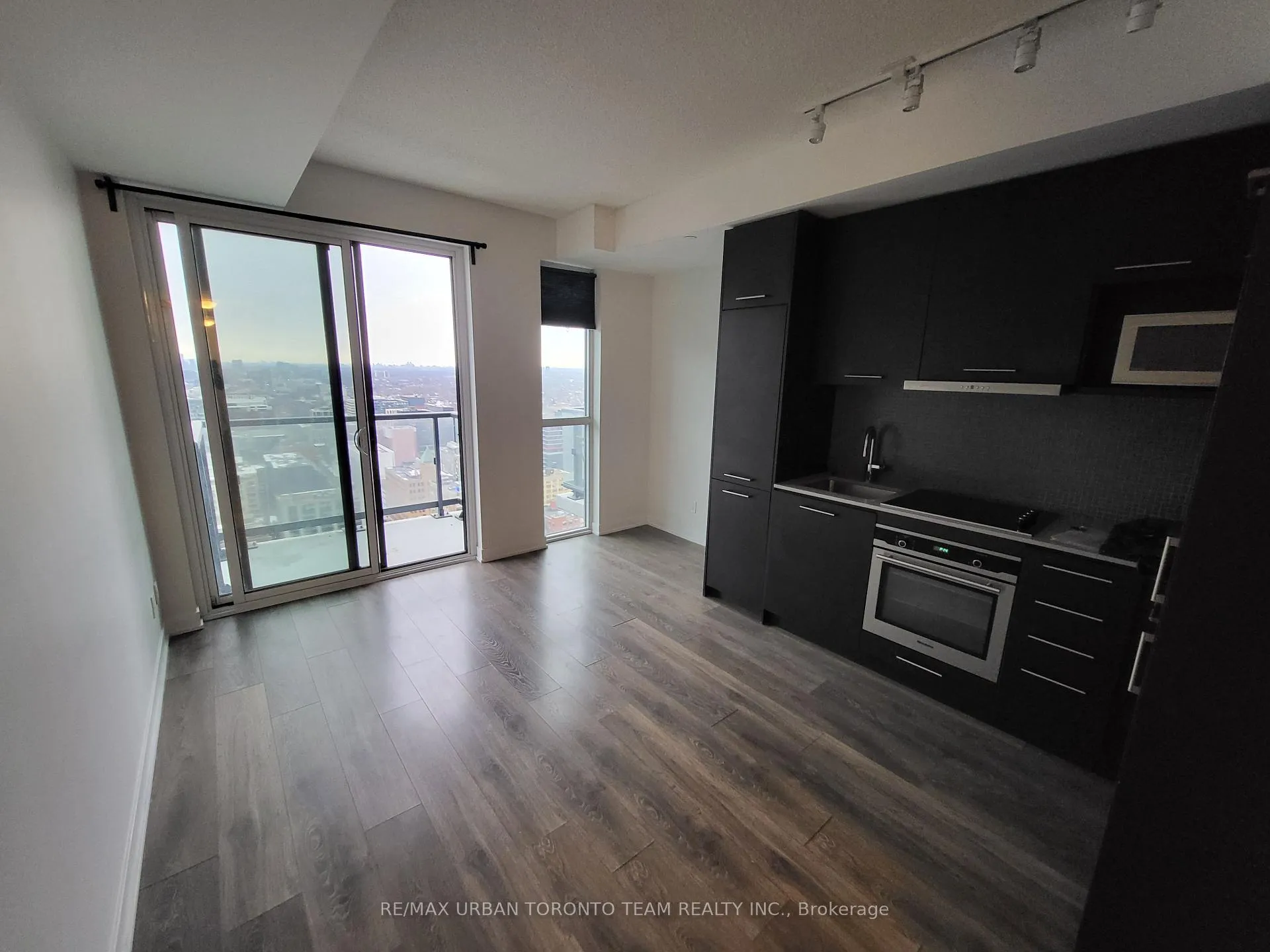 Photo 3 of Unit 3303, 87 Peter Street, Toronto, Waterfront Communities — HOMEH