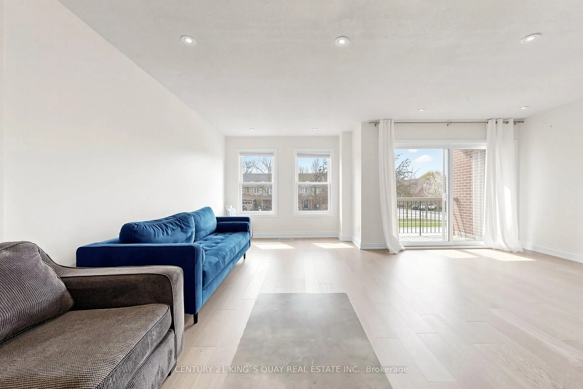 Photo 3 of Unit 3, 1380 Hampton Street, Oakville, Falgarwood — HOMEH