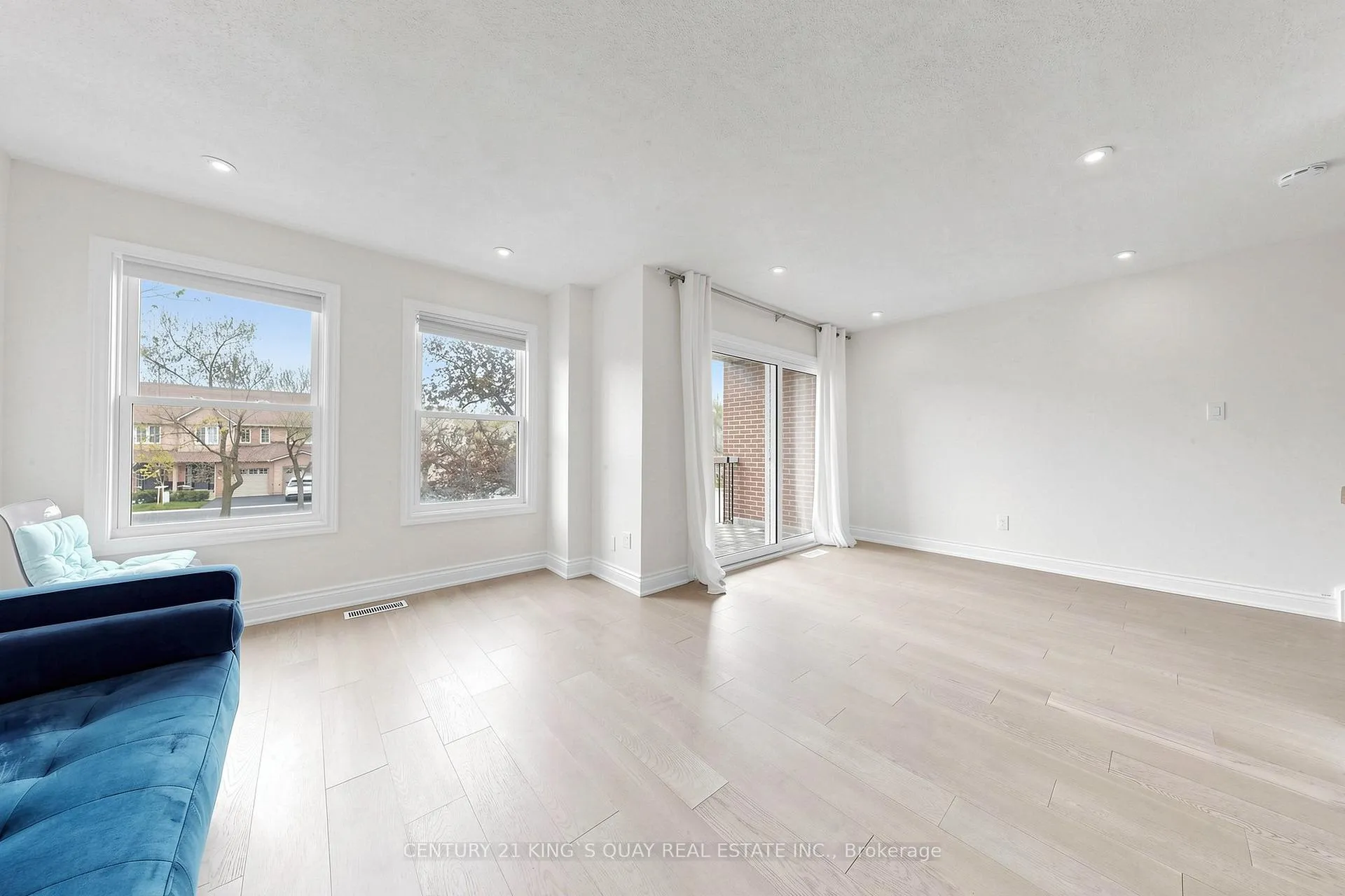 Photo 4 of Unit 3, 1380 Hampton Street, Oakville, Falgarwood — HOMEH