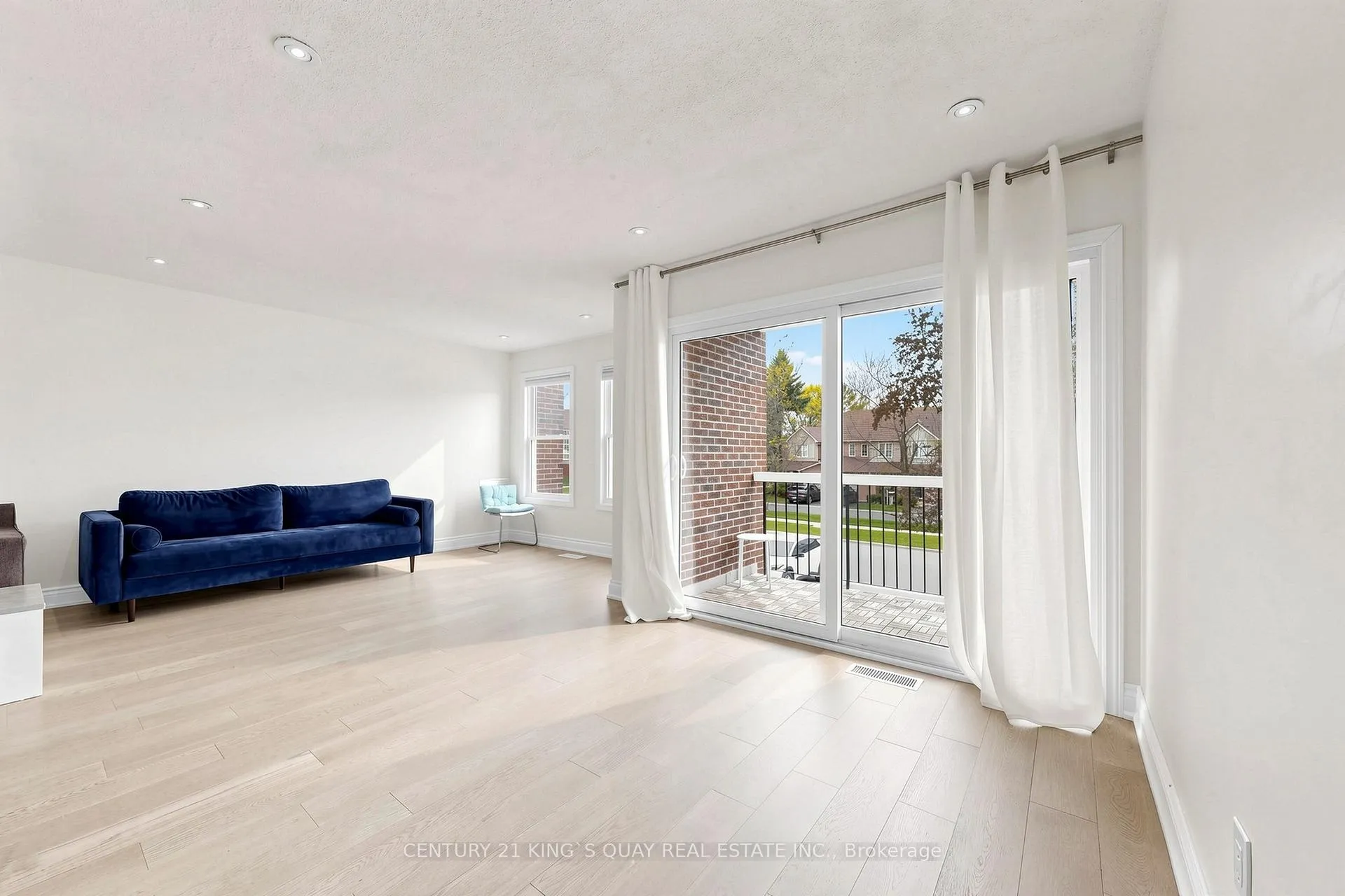 Photo 5 of Unit 3, 1380 Hampton Street, Oakville, Falgarwood — HOMEH