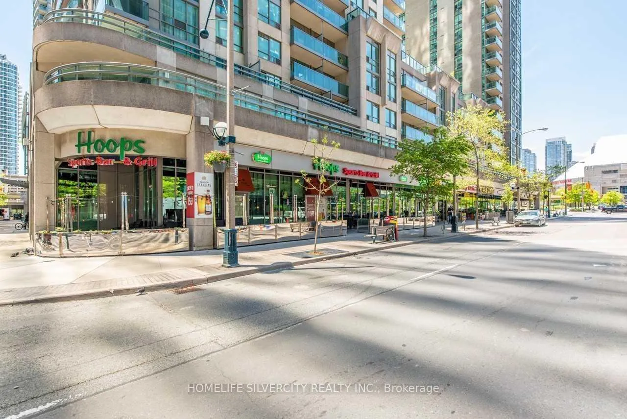 Photo 4 of Unit 607, 30 Grand Trunk Crescent, Toronto, Waterfront Communities — HOMEH