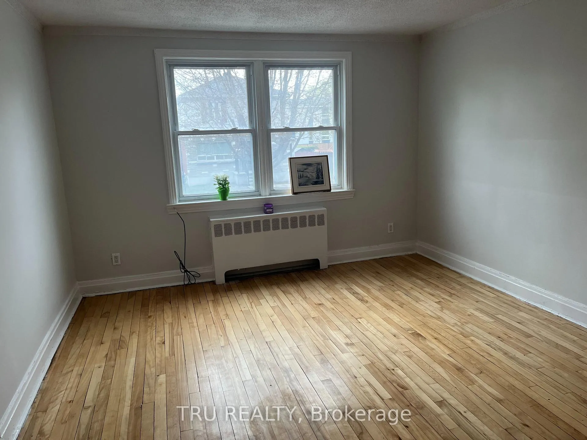 Photo 4 of Unit 3, 384 Blake Boulevard, Ottawa, Vanier — HOMEH