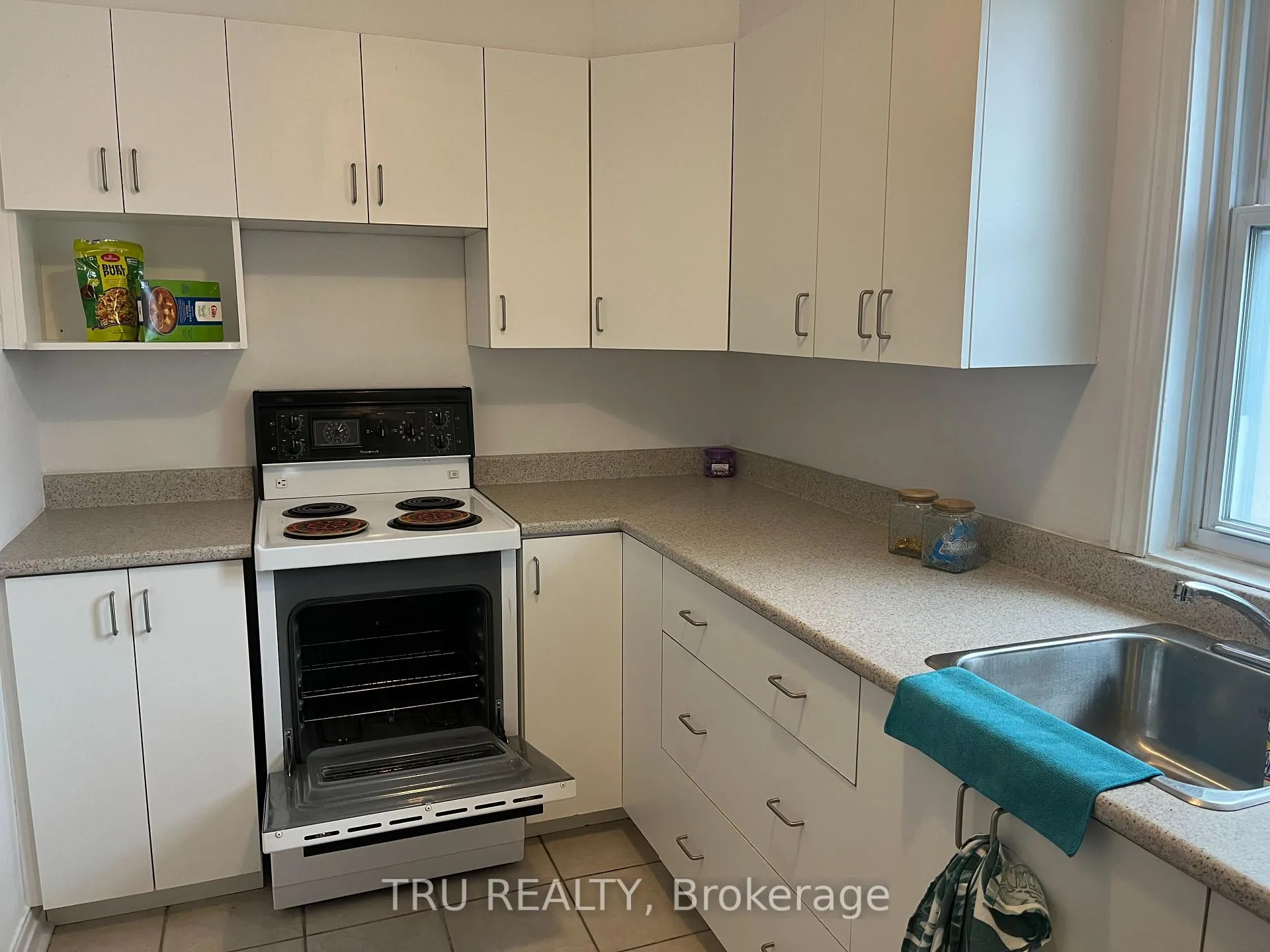 Photo 10 of Unit 3, 384 Blake Boulevard, Ottawa, Vanier — HOMEH
