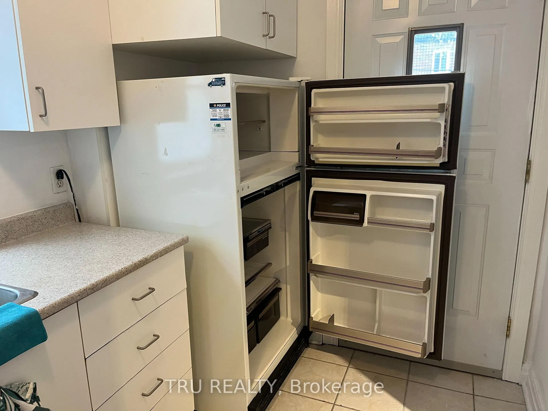 Photo 11 of Unit 3, 384 Blake Boulevard, Ottawa, Vanier — HOMEH