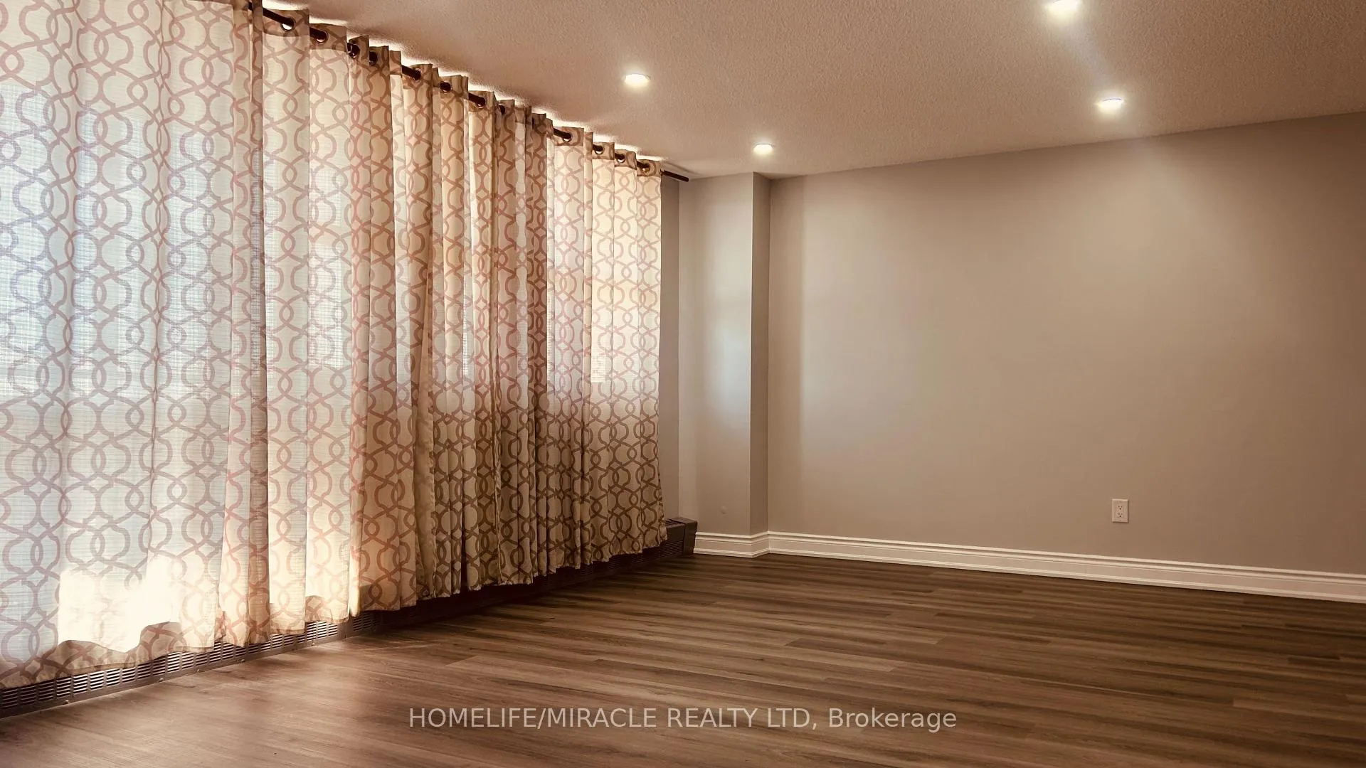 Photo 11 of Unit 1905, 2645 Kipling Avenue, Etobicoke, Mount Olive-Silverstone-Jamestown — HOMEH