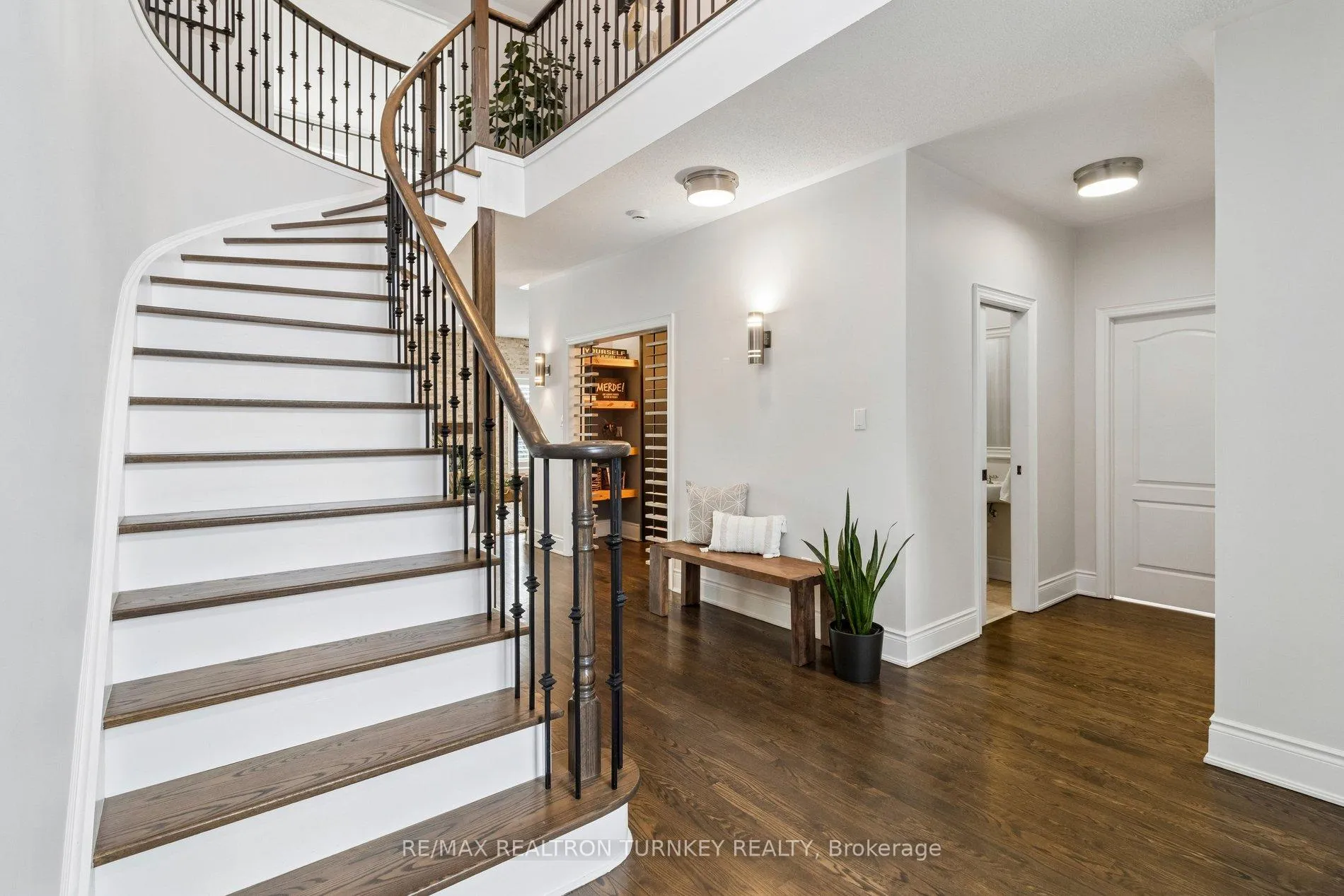 Photo 2 of 778 Quantra Crescent, Newmarket, Stonehaven-Wyndham — HOMEH