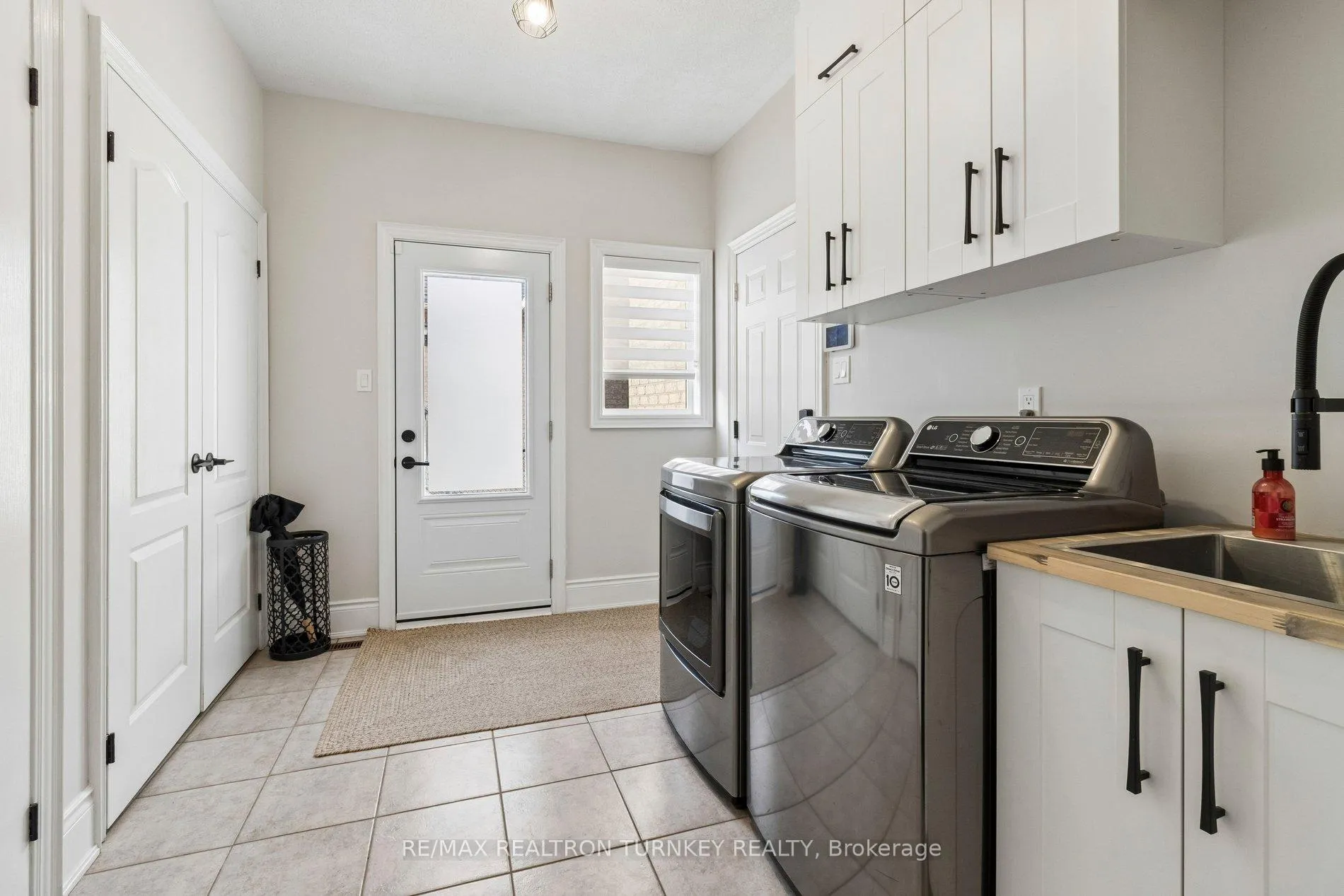 Photo 16 of 778 Quantra Crescent, Newmarket, Stonehaven-Wyndham — HOMEH