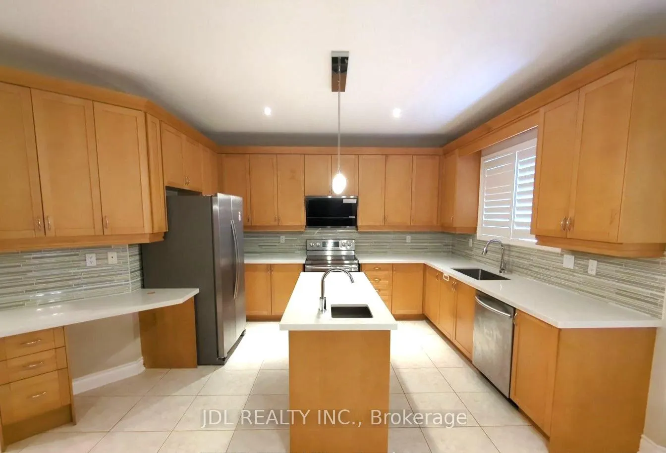 Photo 4 of 6 Odessa Crescent, Markham, Cachet — HOMEH