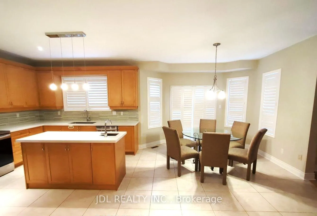 Photo 5 of 6 Odessa Crescent, Markham, Cachet — HOMEH