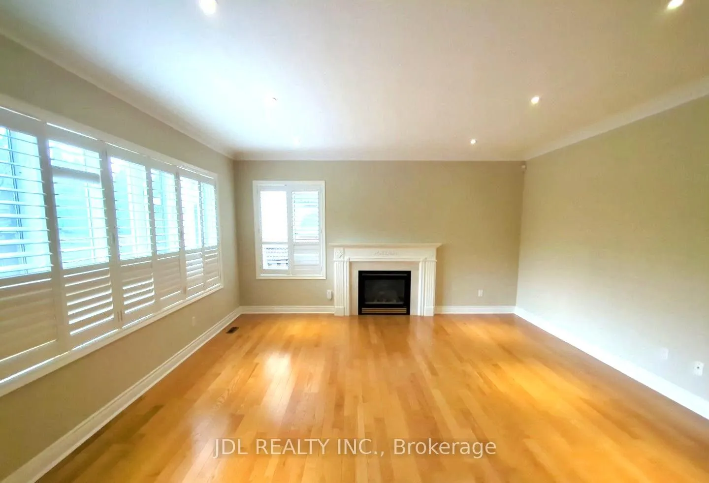 Photo 6 of 6 Odessa Crescent, Markham, Cachet — HOMEH