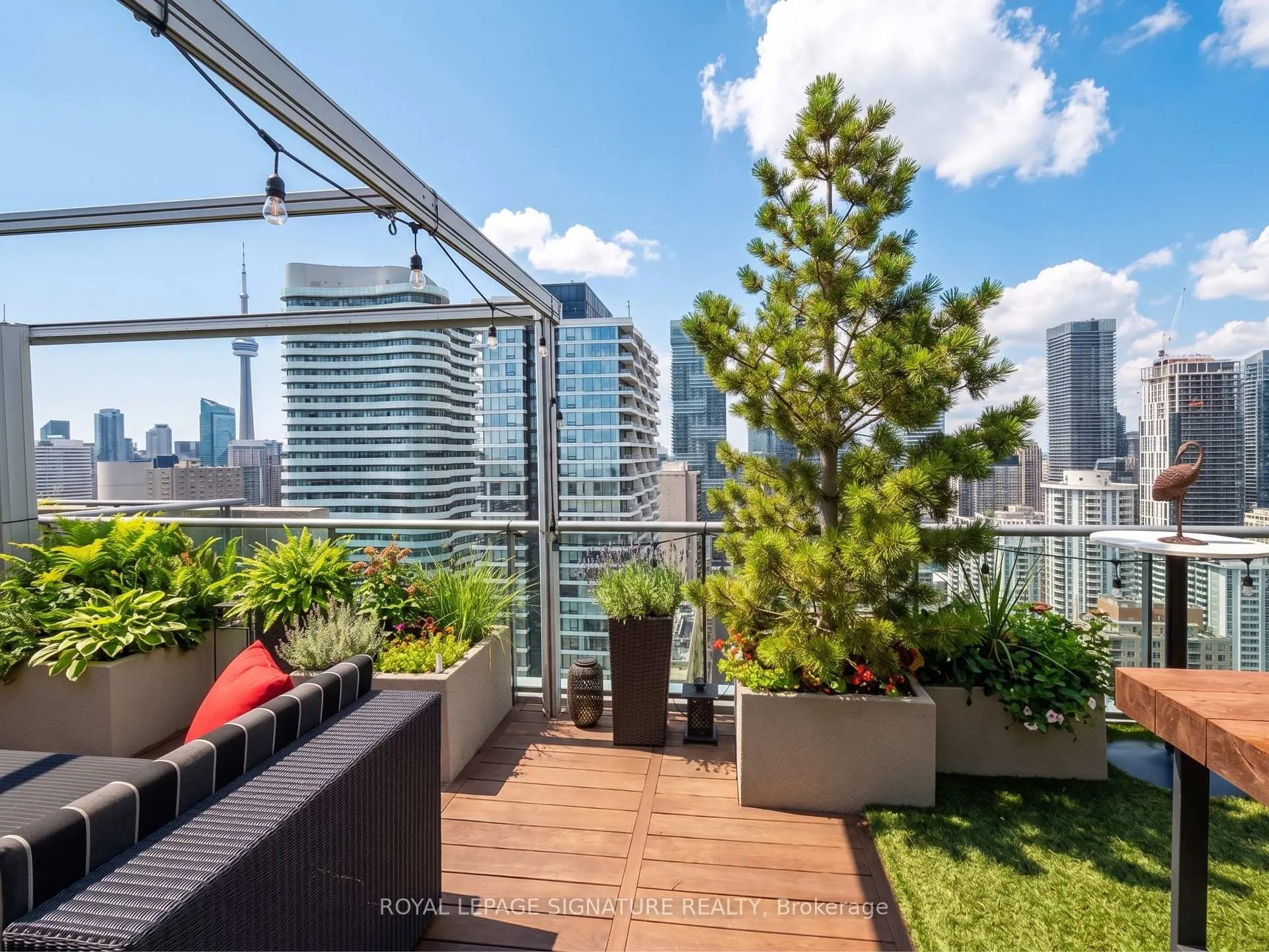 Photo 2 of Unit PH5, 281 Mutual Street, Toronto, Church-Yonge Corridor — HOMEH