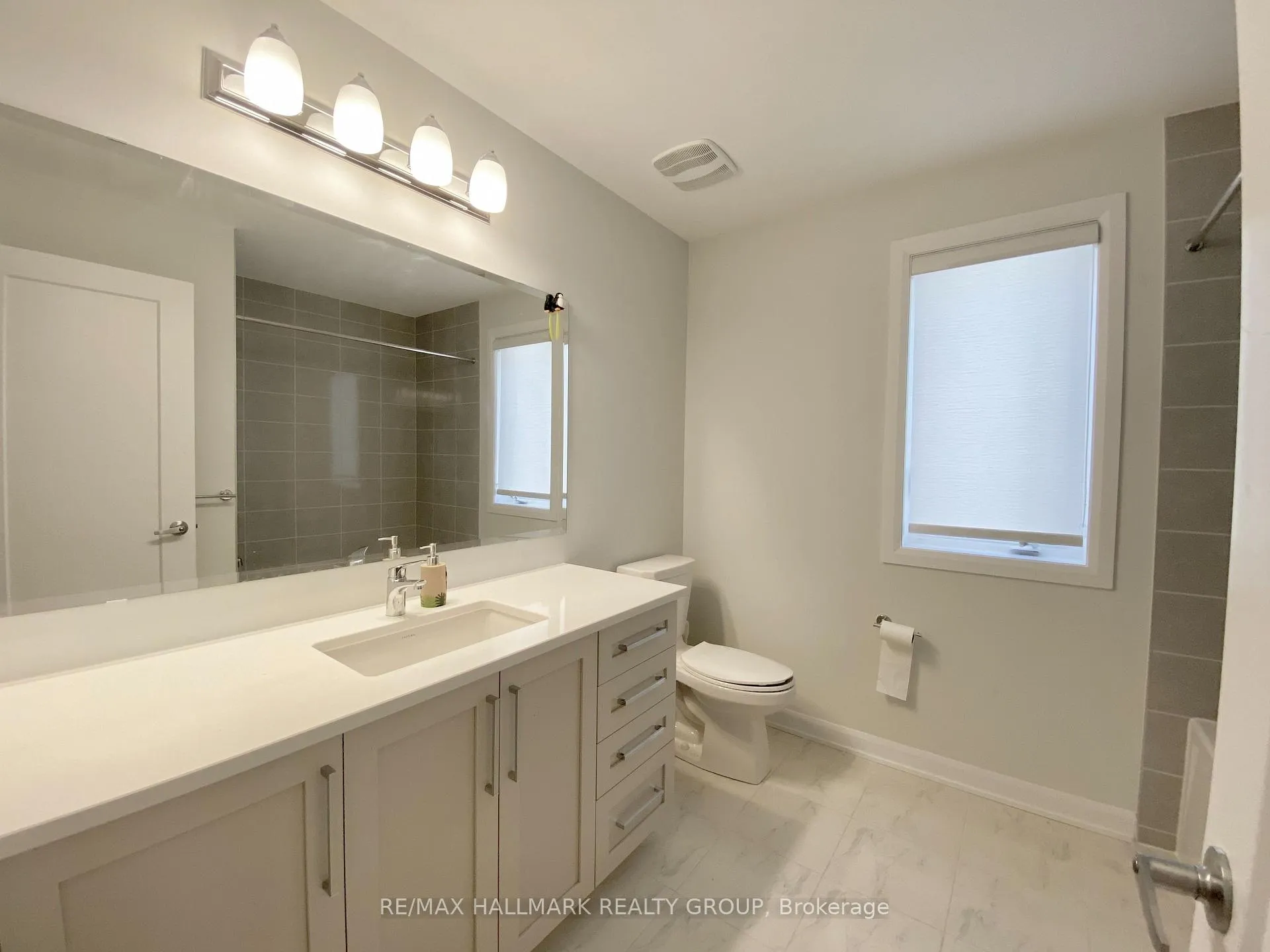 Photo 19 of 46 Eramosa Crescent, Ottawa, Kanata - Kanata Lakes/Heritage Hills — HOMEH