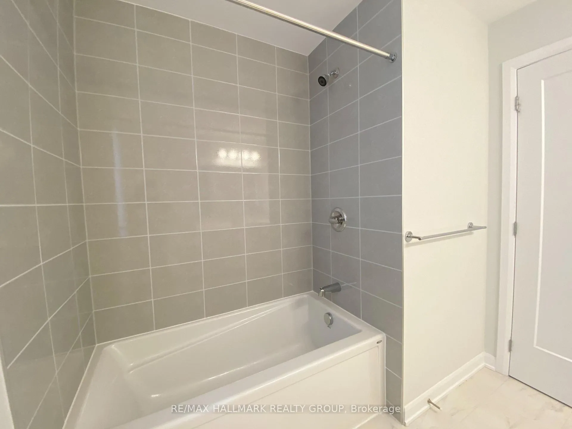 Photo 20 of 46 Eramosa Crescent, Ottawa, Kanata - Kanata Lakes/Heritage Hills — HOMEH