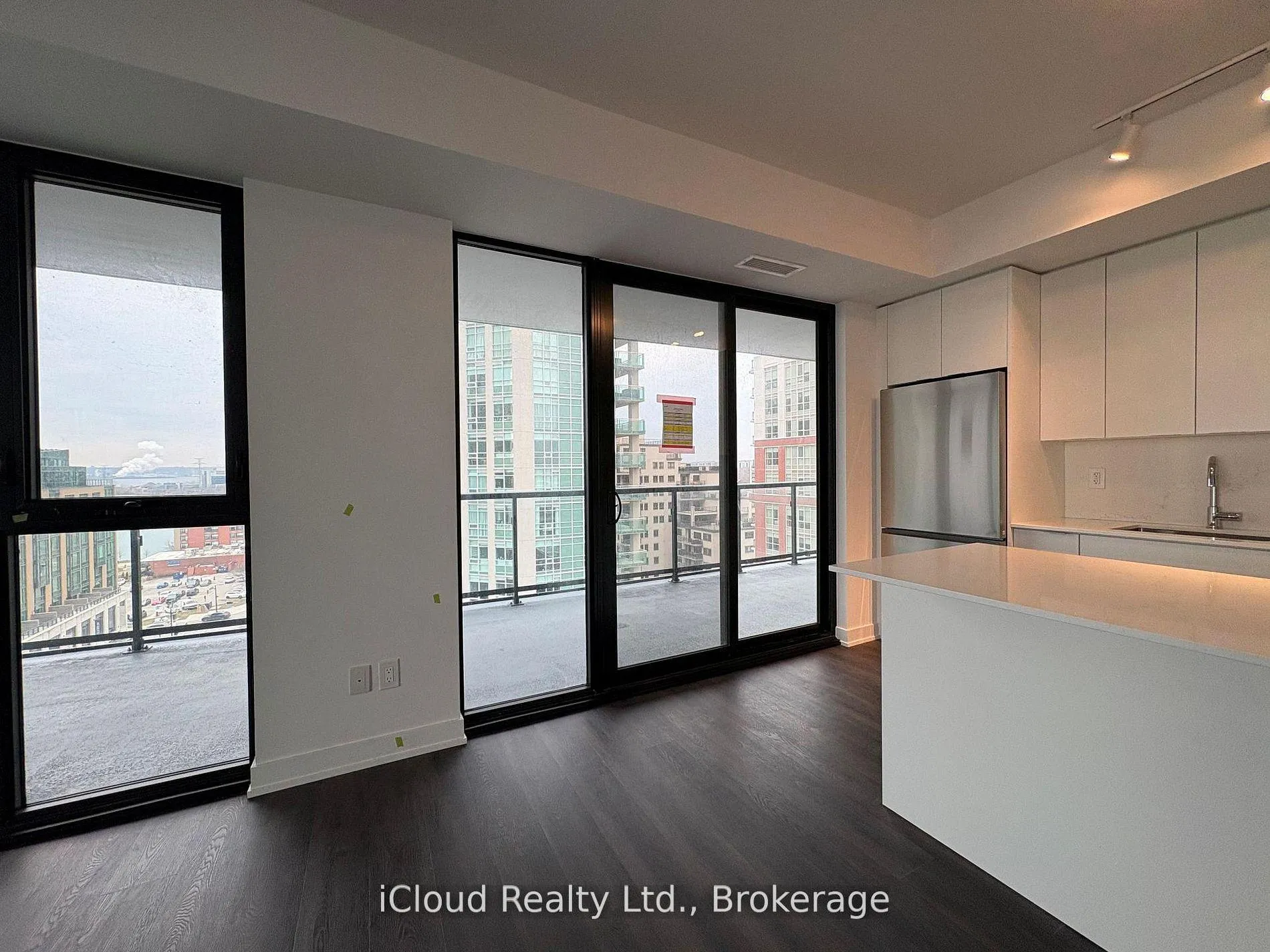 Photo 3 of Unit 908, 2075 Lakeshore Road, Burlington, Brant — HOMEH