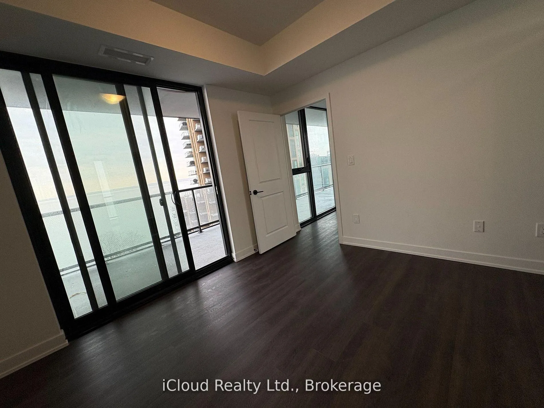 Photo 11 of Unit 908, 2075 Lakeshore Road, Burlington, Brant — HOMEH