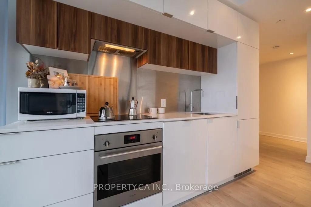 Photo 1 of Unit 1303, 185 Roehampton Avenue, Toronto, Mount Pleasant West — HOMEH