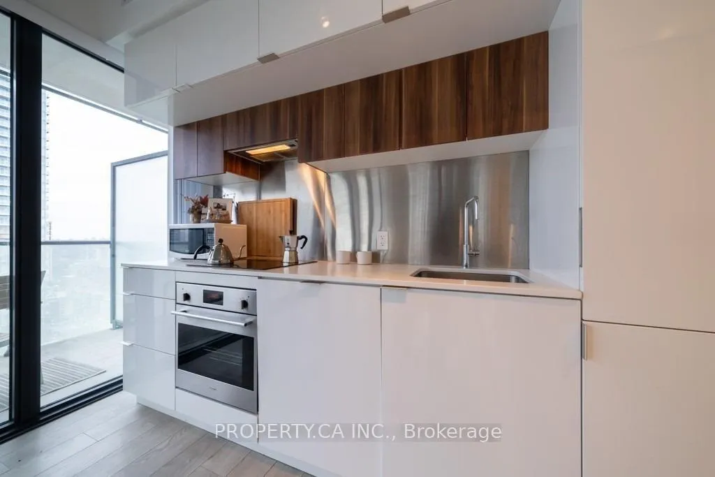 Photo 2 of Unit 1303, 185 Roehampton Avenue, Toronto, Mount Pleasant West — HOMEH