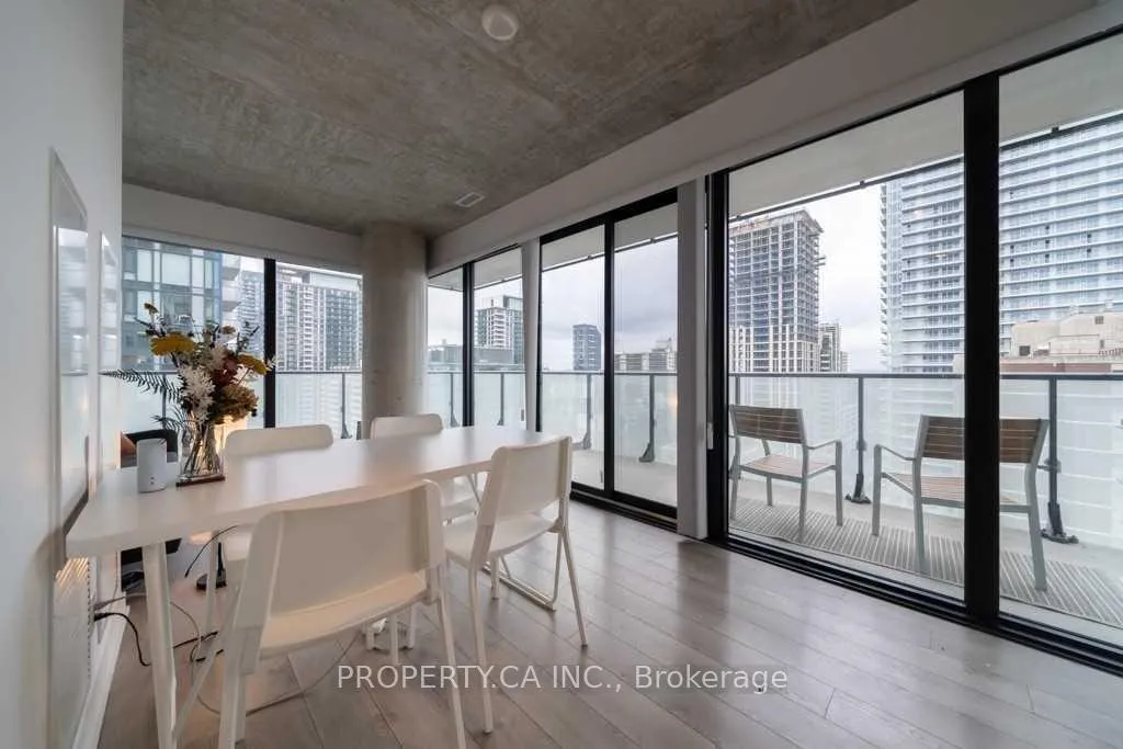 Photo 3 of Unit 1303, 185 Roehampton Avenue, Toronto, Mount Pleasant West — HOMEH
