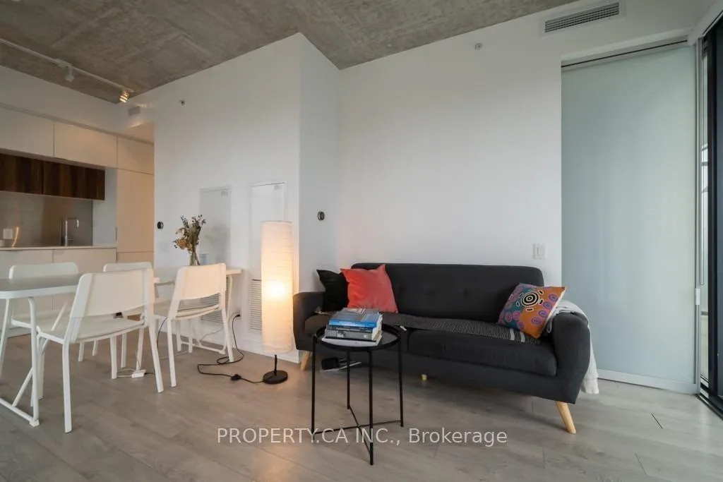 Photo 5 of Unit 1303, 185 Roehampton Avenue, Toronto, Mount Pleasant West — HOMEH