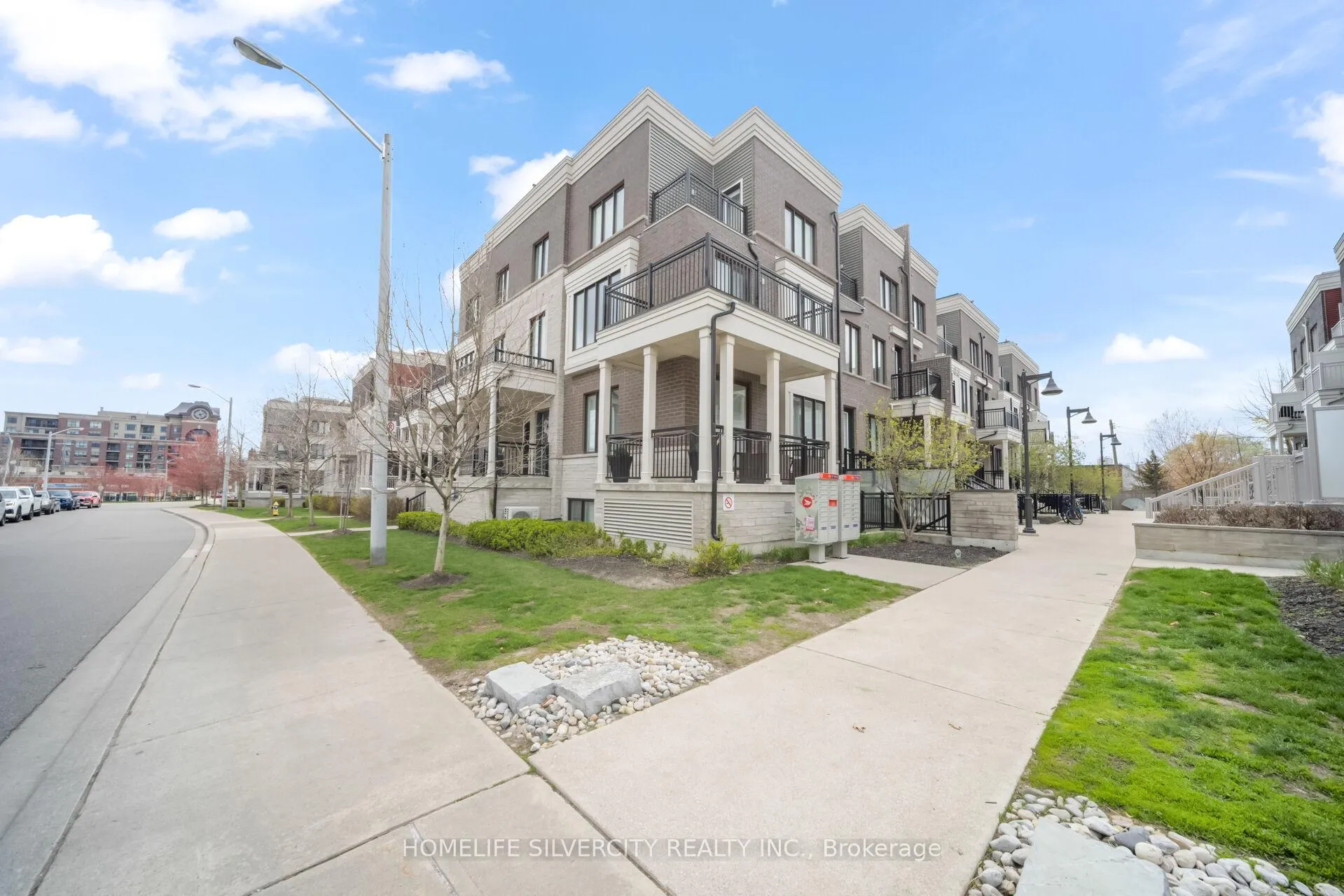 Photo 2 of Unit 4, 130 Long Branch Avenue, Etobicoke, Long Branch — HOMEH