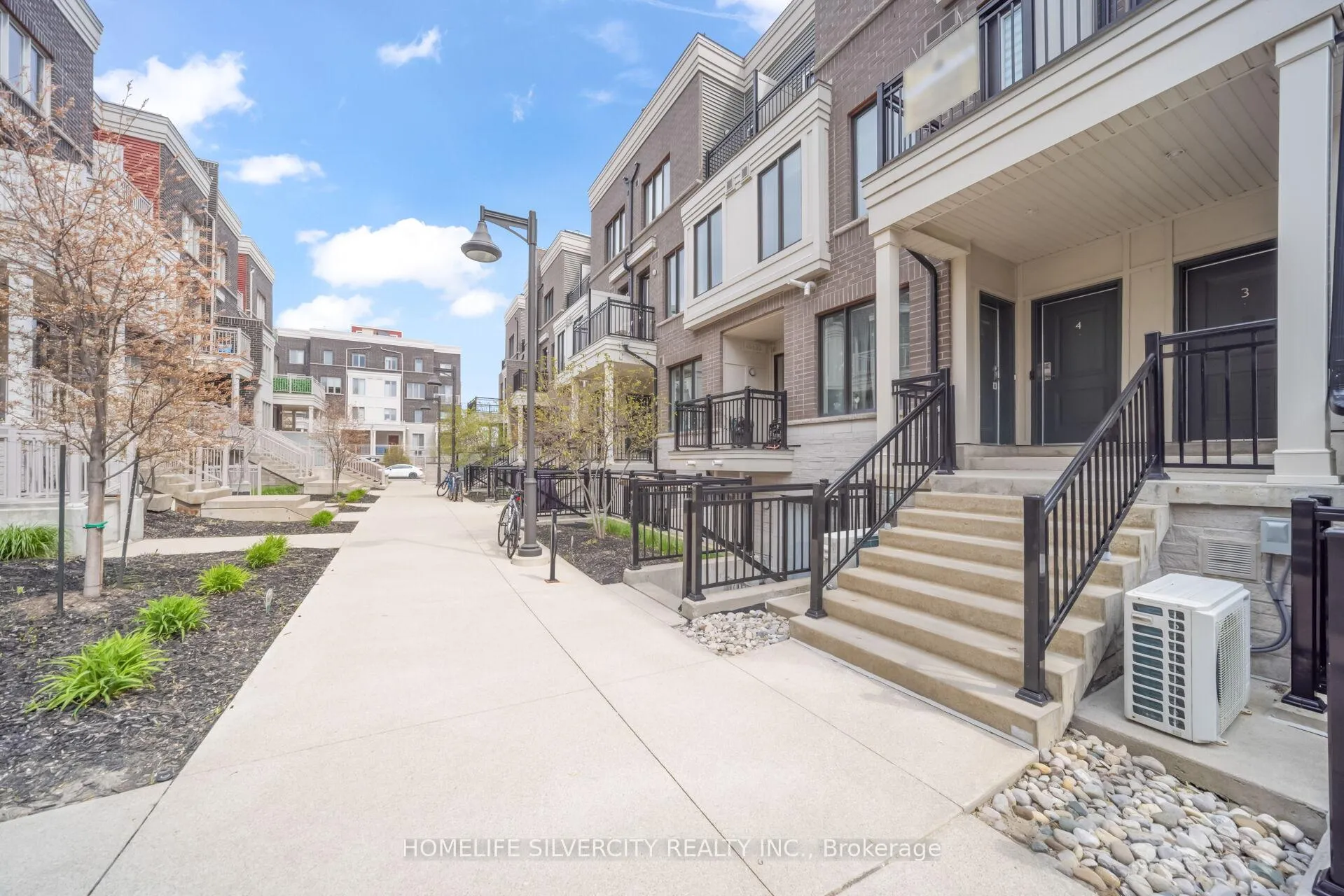 Photo 5 of Unit 4, 130 Long Branch Avenue, Etobicoke, Long Branch — HOMEH